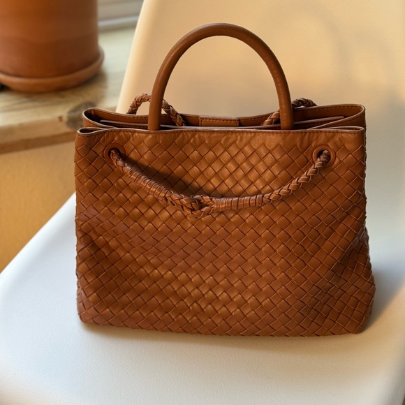 Italian leather woven handbag with adjustable straps - Picture 4 of 8